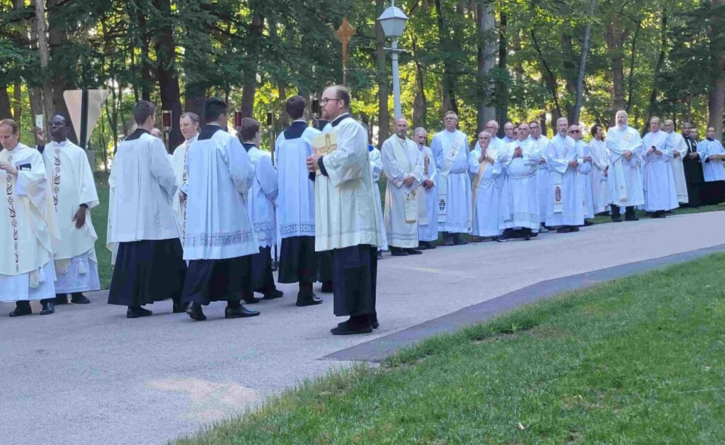 2024 Eucharistic Procession at Mundelein